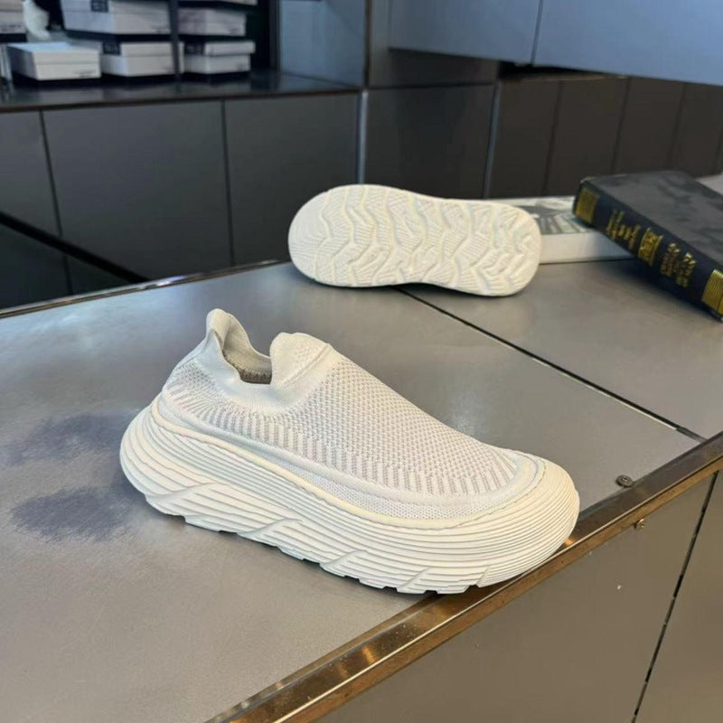 Sapatos masculinos de verão, novos ténis de rede de 2024, sapatos casuais, sapatos de meia de malha espontânea flexíveis, transpiráveis e de sola grossa, versáteis de malha de um só passo