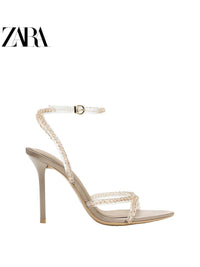 Sandálias de salto alto com textura de cetim e detalhes brilhantes da ZARA, coleção verão 2026 para mulheres. Código: 3886710 131