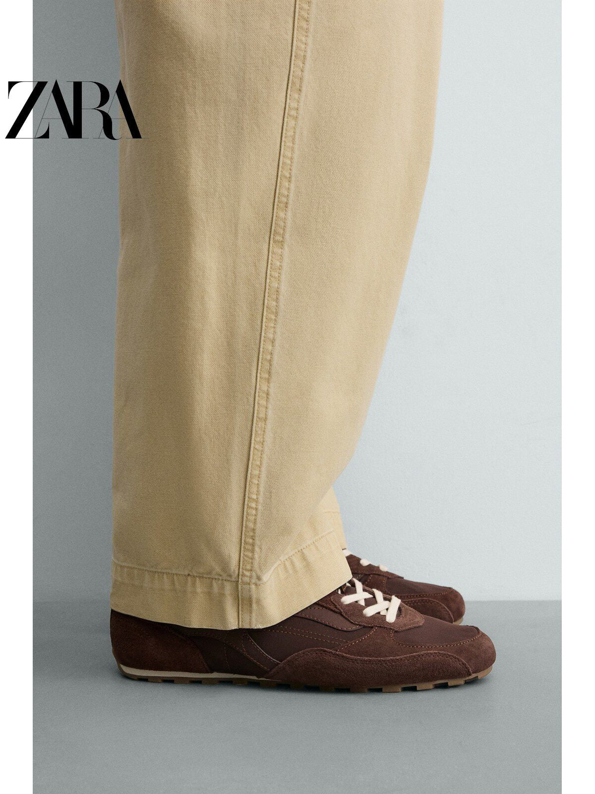 Sapatos masculinos ZARA, lançamento da coleção verão 2026, com detalhes em camurça, modelo retrô com cadarço e design leve, código 2343720 700.