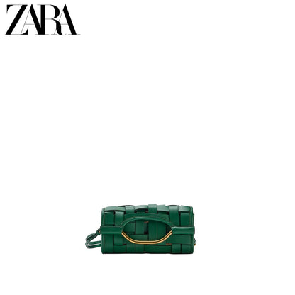 Bolsa feminina ZARA, lançamento da coleção verão 2026, com efeito trançado, modelo envelope extralongo, código 6404710 500.