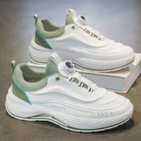 Sapatos de primavera para homem, novos ténis brancos respiráveis, ténis masculinos versáteis de sola grossa e modernos, sapatilhas casuais de corrida para pais