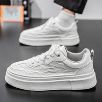 Sapatos Masculinos Verão 2025 Novos Sapatos Casuais Casuais em Pele Branca, Sapatos Desportivos Masculinos Leves de Sola Grossa, Sapatos Modernos para Outdoor