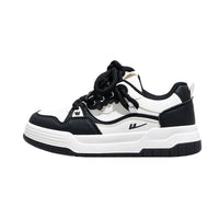 Ténis versáteis na moda Warrior com design a preto e branco e sapatos estudantis de sola grossa, sapatos casuais unissexo respiráveis para todas as estações