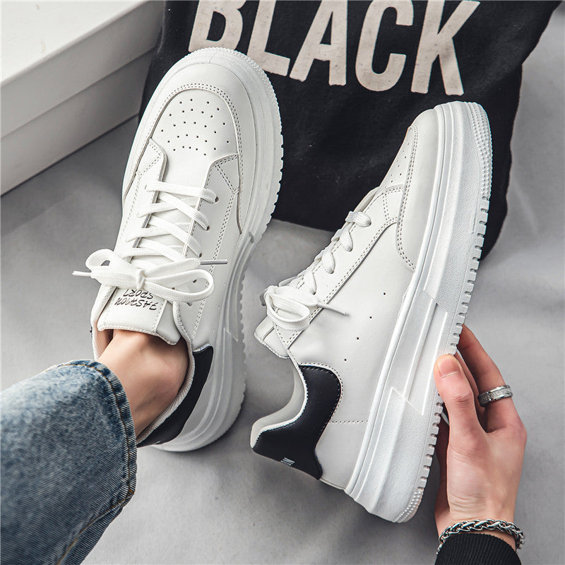 Sapatos brancos de pele grossa com sola espessa e na moda da primavera, ténis desportivos casuais para jovens e respiráveis