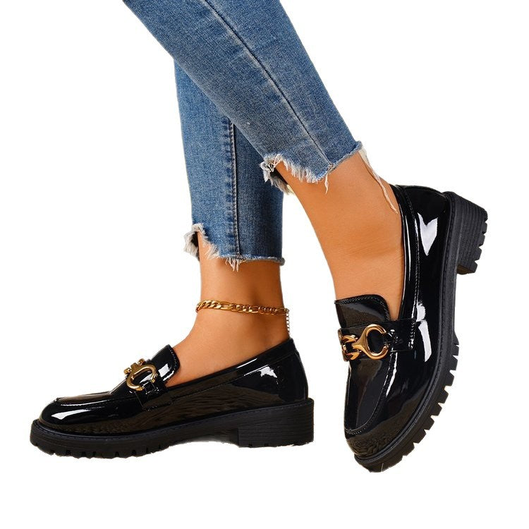 Sapatos pequenos de couro ao estilo britânico para mulheres, sapatos simples de salto redondo e salto grosso de 2025, sapatos de sola grossa, mocassins versáteis primavera/outono