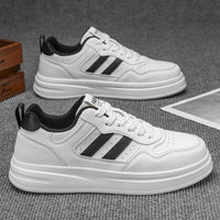 Novos ténis casuais casuais brancos, respiráveis e flexíveis para o verão, ténis de sola grossa para estudantes, sapatos brancos casuais para homens