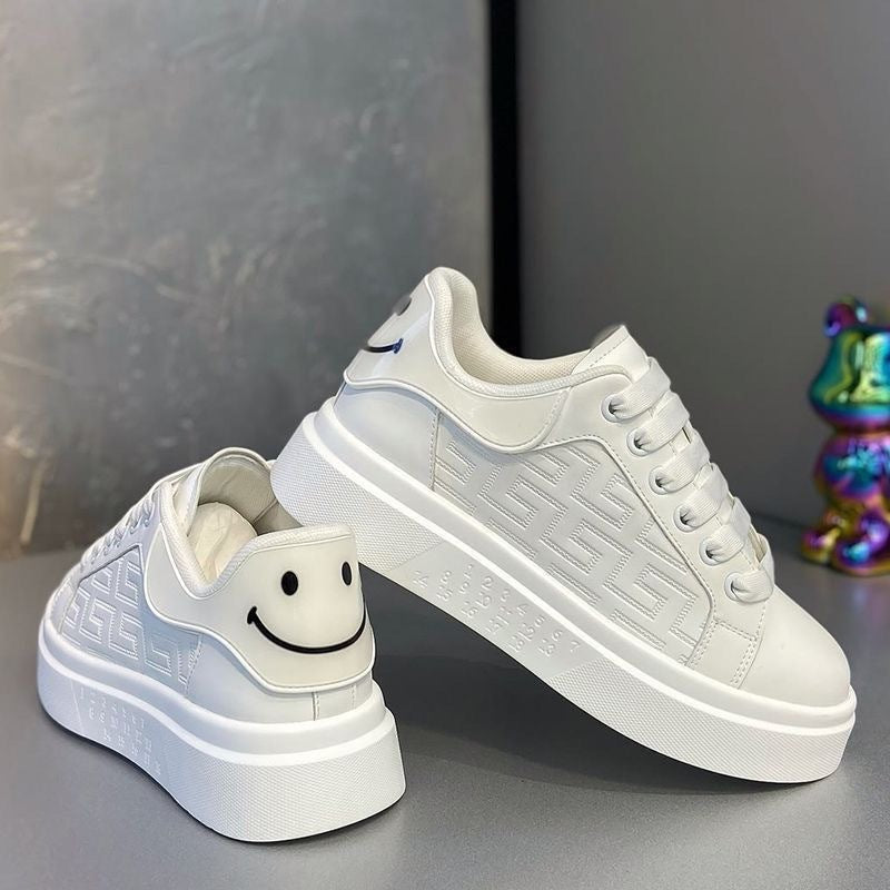 Novos sapatos respiráveis com sola espessa e para aumento de altura, sapatos desportivos casuais e versáteis na moda, sapatos brancos masculinos