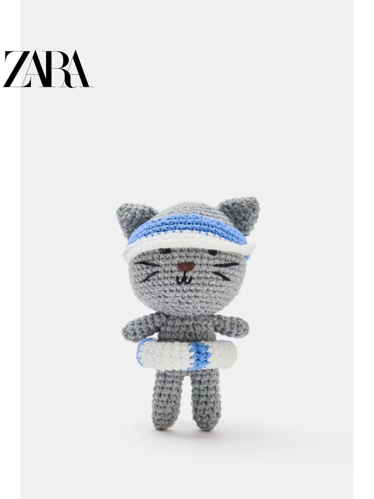 Bolsa feminina ZARA, lançamento da coleção verão 2026, com porta-chaves em formato de gatinho (código: 6689710 802).