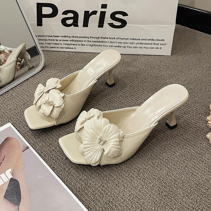 Sandálias francesas de salto agulha 2025 primavera/verão novo acessório de calçado feminino 3D floral de moda versátil