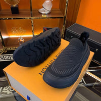 Novos sapatos de malha fina e respiráveis de malha para o Verão 2024, Sapatilhas de Meia Desportivas Casual Versáteis para Homens