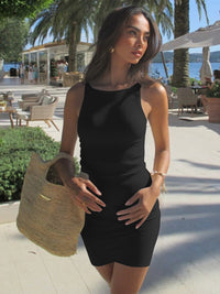 Moda feminina europeia e americana 2026 verão nova moda casual de cor sólida decote redondo, sem mangas, vestido curto versátil versátil para exportação por grosso