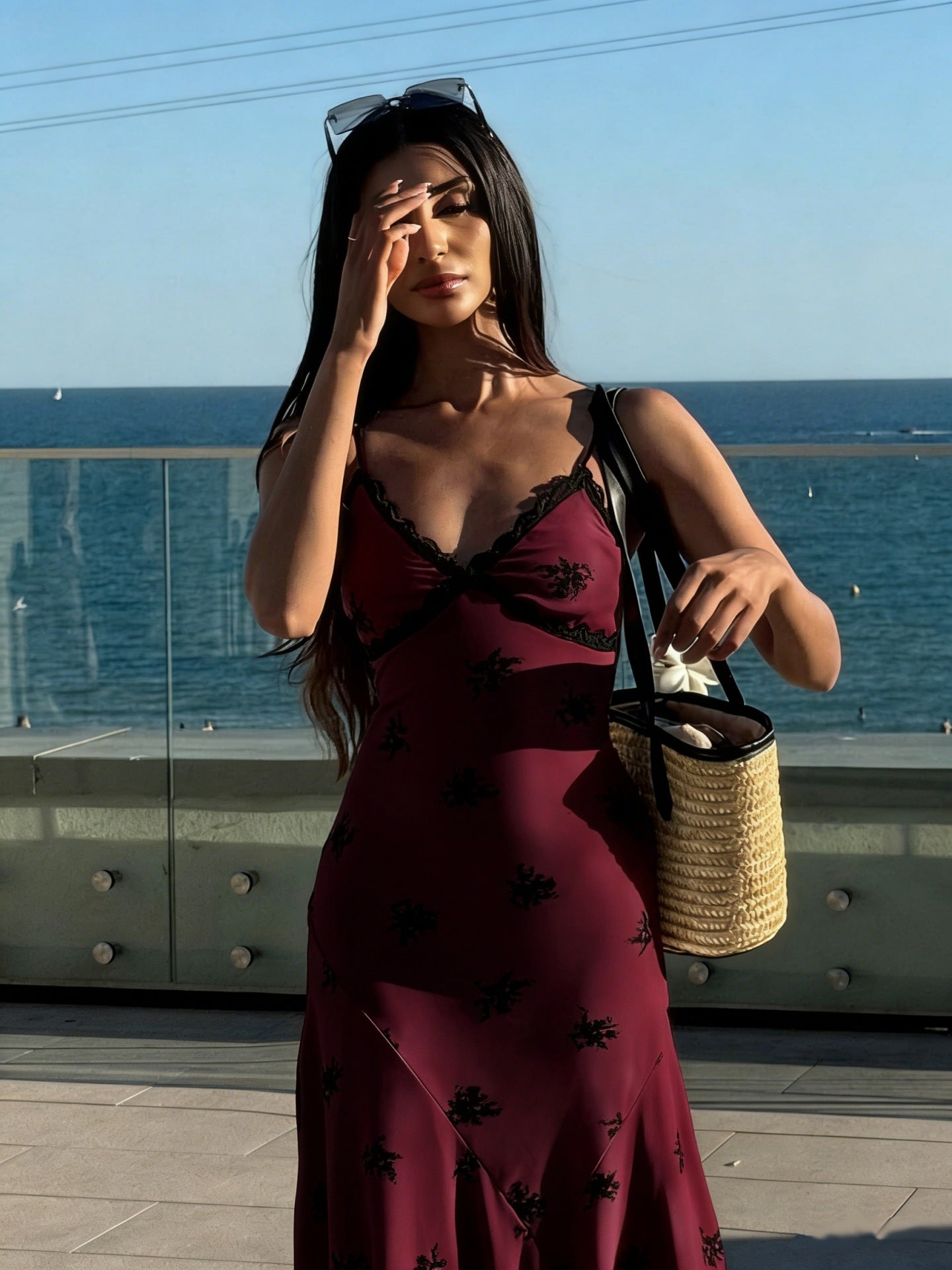 Vestido de moda francês sexy, europeu e americano, com borda em renda, decote em V, estampado em V, ajustado e ajustado para mulheres