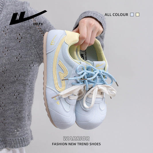 Os novos ténis de treino alemães, enérgicos, fofos e frescos da Warrior, calças vintage vintage de solteiro feminino confortáveis e versáteis, sapatos casuais de estilo coreano de alto valor