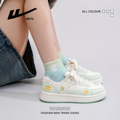 Os novos ténis de skate baixos, confortáveis e frescos e versáteis da Warrior, singles femininos de alta qualidade e estilo, sapatos casuais com blocos de cor e design estiloso