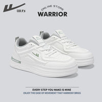 Os novos sapatos brancos da Warrior's, ténis versáteis de sola grossa e tendência primaveril, sapatos masculinos de alta estética, sapatos casuais de moda para deslocações