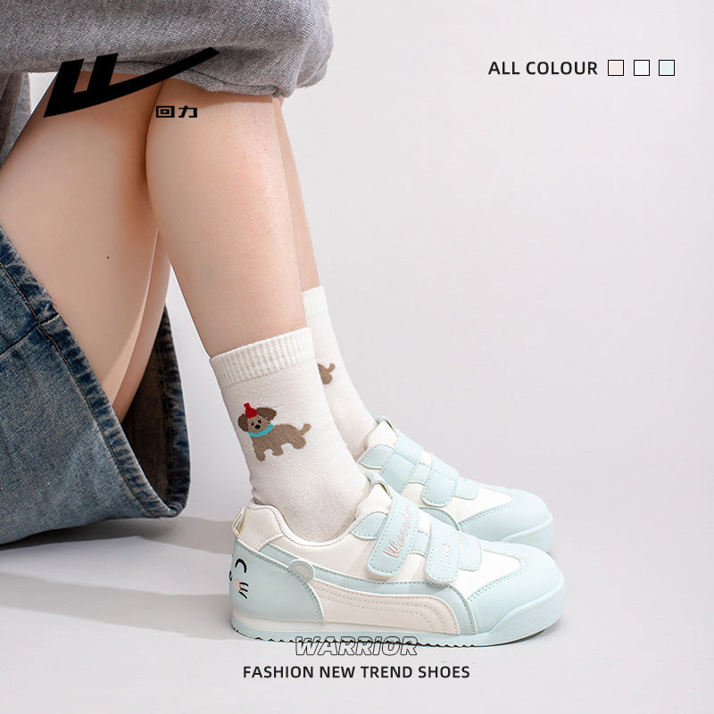 Os novos sapatos simples, versáteis e modernos da Warrior, sapatos casuais confortáveis com blocos de cor e alto valor estético, sapatos femininos simples de estilo universitário