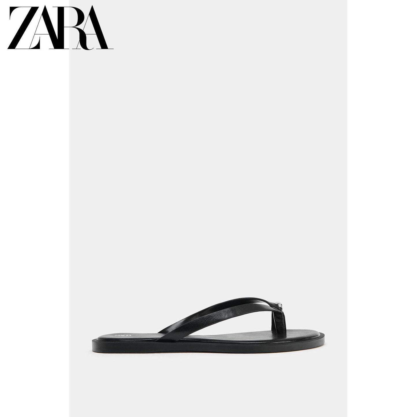ZARA Coleção Verão 2026: Sandálias femininas com detalhes metálicos, modelo chinelo de dedo com bico redondo, código 3658710 800