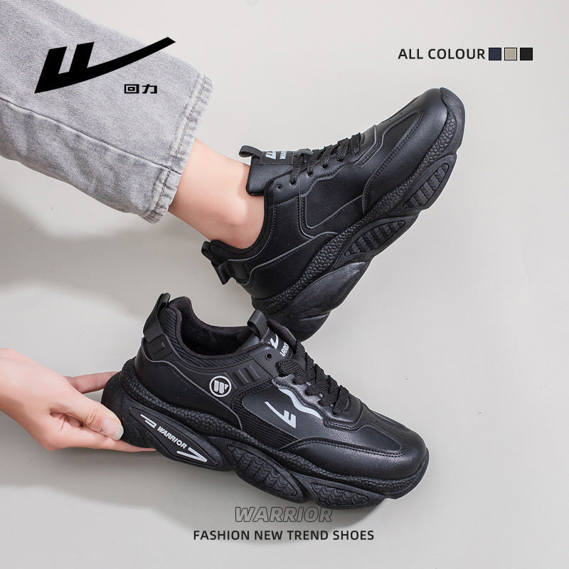Warrior em pele baixa, sapatos masculinos confortáveis e versáteis de peça única, sapatos pretos com blocos de cor, estilo alto, sapatos de plataforma modernos e modernos