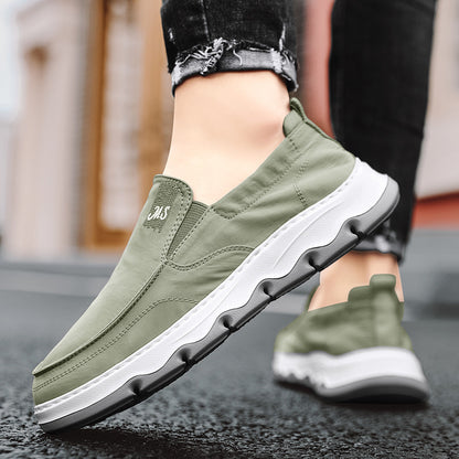 Sapatos masculinos de lona, respiráveis e resistentes a odores no verão, 2025 novos Sapatos Casuais Casuais Slip-on de Um Pé, Calçados Antigos de Pequim