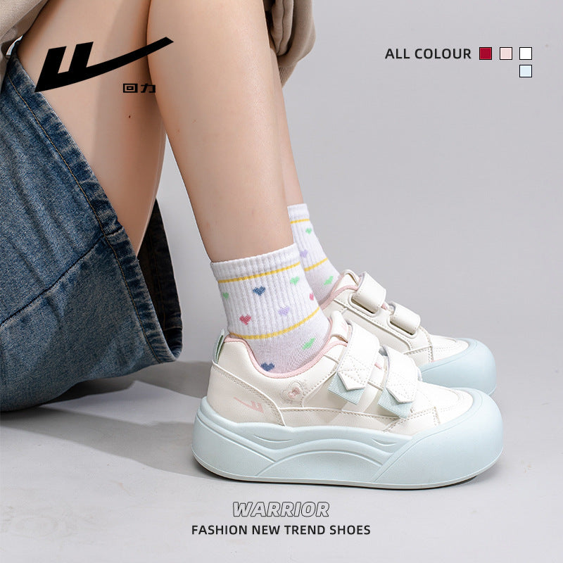 Sapatos mágicos Warrior com sola grossa e tampo baixo, versáteis individuais femininos coreanos, sapatos casuais de estilo universitário de alta estética