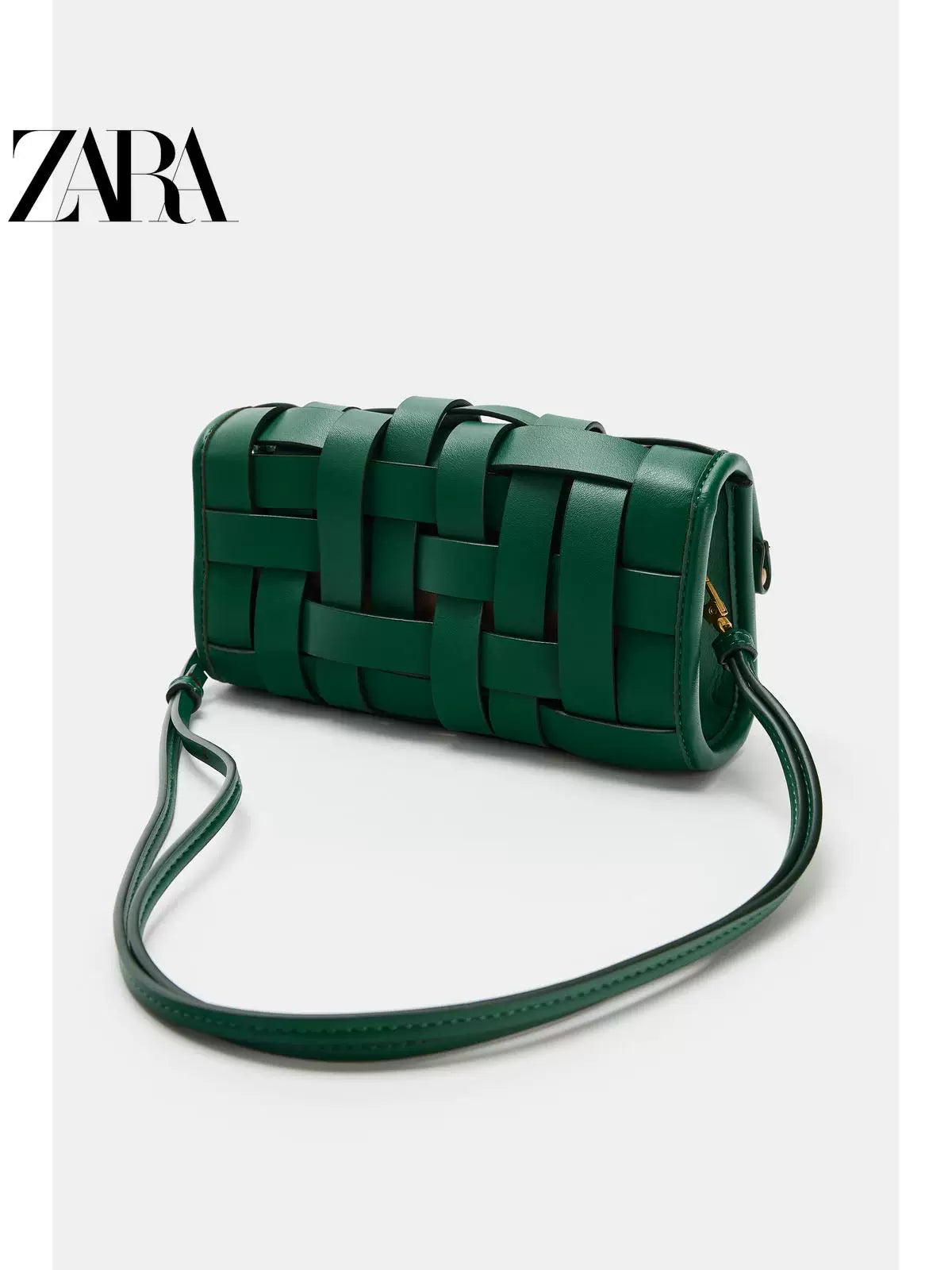 Bolsa feminina ZARA, lançamento da coleção verão 2026, com efeito trançado, modelo envelope extralongo, código 6404710 500.