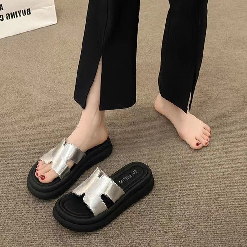 Sapatilhas de Mulher 2025 Verão Novo Bico Redondo Sandálias de Praia que Aumentam a Altura Sandálias de Moda Roupa Exterior para Mulher