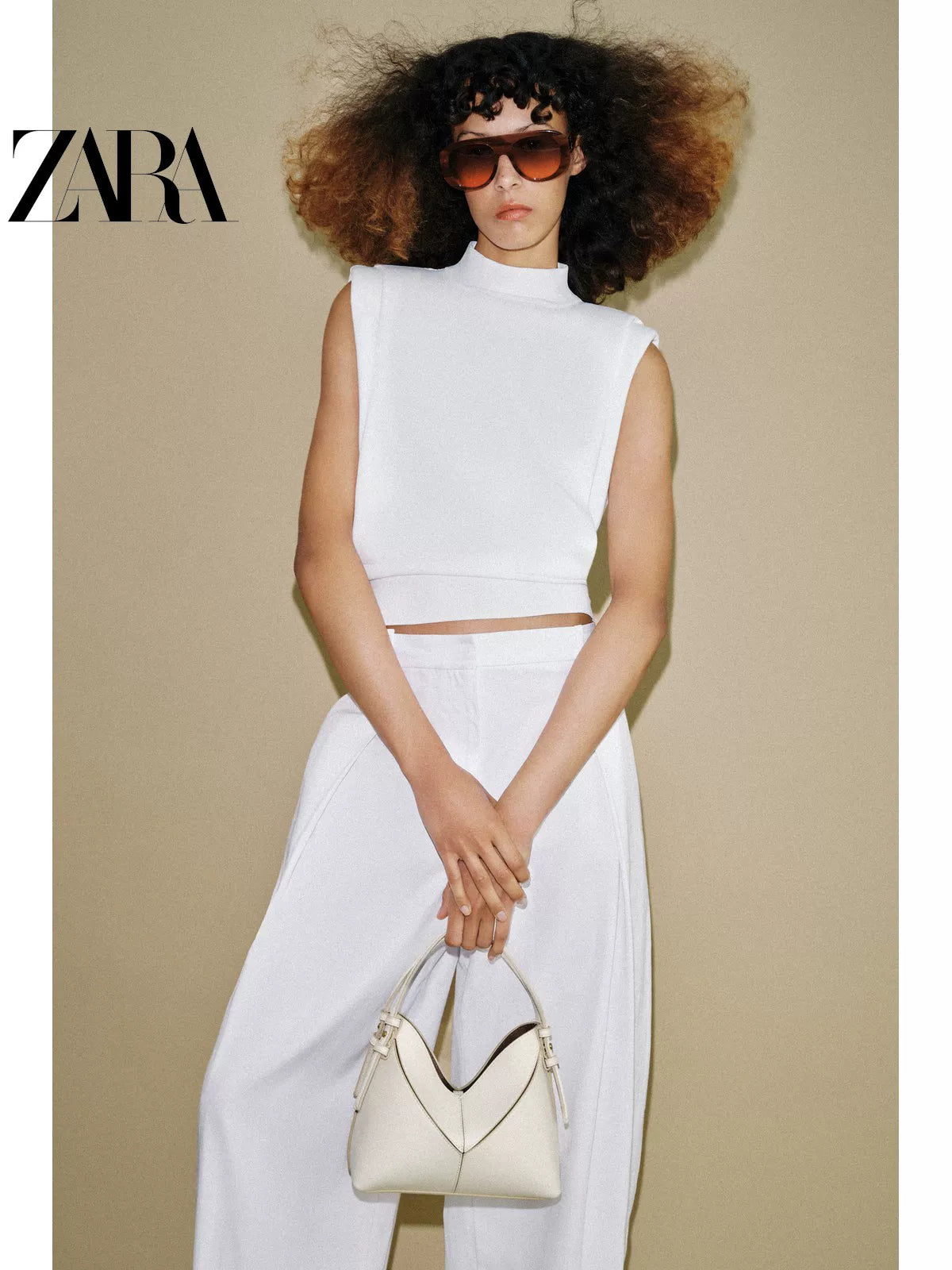 Bolsa feminina ZARA, lançamento da coleção verão 2026, com detalhes em costura, modelo mini com cordão e opção de bolsa transversal, código 6107810 719