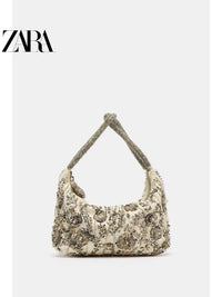 Bolsa feminina ZARA, lançamento da coleção verão 2026, com corpo adornado com miçangas e fecho de zíper, código 6413710 202.