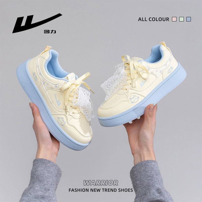 As novas sapatilhas femininas versáteis e na moda 2026, ténis confortáveis com blocos de cor, sapatos casuais coreanos de alto valor