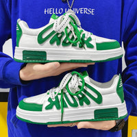 Sapatos de primavera para homem, novos sapatos casuais flexíveis e modernos ao estilo Hong Kong, sapatos juvenis, sapatos desportivos brancos e modernos