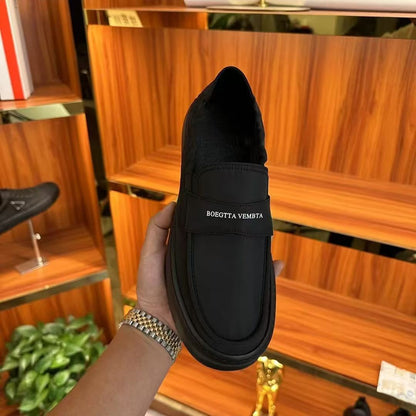 Sapatos de tecido masculinos, mocassins respiráveis de um pé, sapatos de condução com sola macia do verão 2025, sapatos casuais masculinos