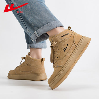 Os novos sapatos altos de sola grossa da Warrior, sapatos de casal flexíveis e flexíveis e flexíveis de primavera, sapatos de exterior de topo de gama em cor cáqui