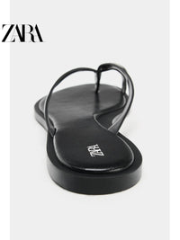 ZARA Coleção Verão 2026: Sandálias femininas com detalhes metálicos, modelo chinelo de dedo com bico redondo, código 3658710 800