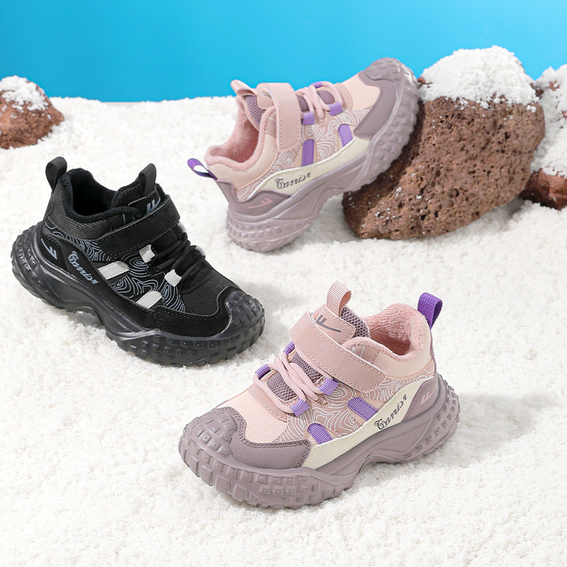 Novos sapatos infantis para o exterior de inverno para mulher e para mulher, sapatos desportivos de velcro forrados a fleece, sapatos modernos e versáteis com adesivo frio