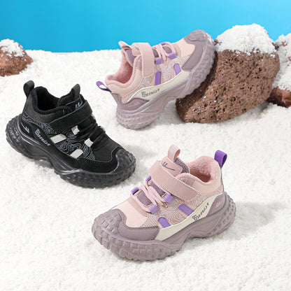 Novos sapatos infantis para o exterior de inverno para mulher e para mulher, sapatos desportivos de velcro forrados a fleece, sapatos modernos e versáteis com adesivo frio