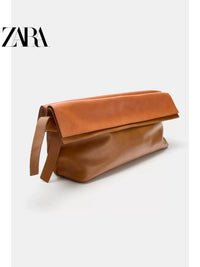Bolsa envelope feminina longa de couro com aba dupla e blocos de cores da ZARA, coleção verão 2026 (código: 6042810 183).