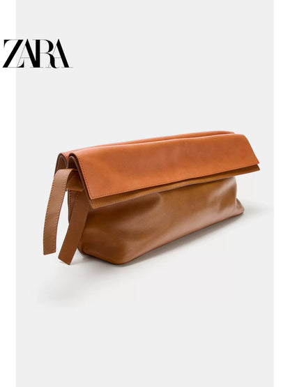 Bolsa envelope feminina longa de couro com aba dupla e blocos de cores da ZARA, coleção verão 2026 (código: 6042810 183).