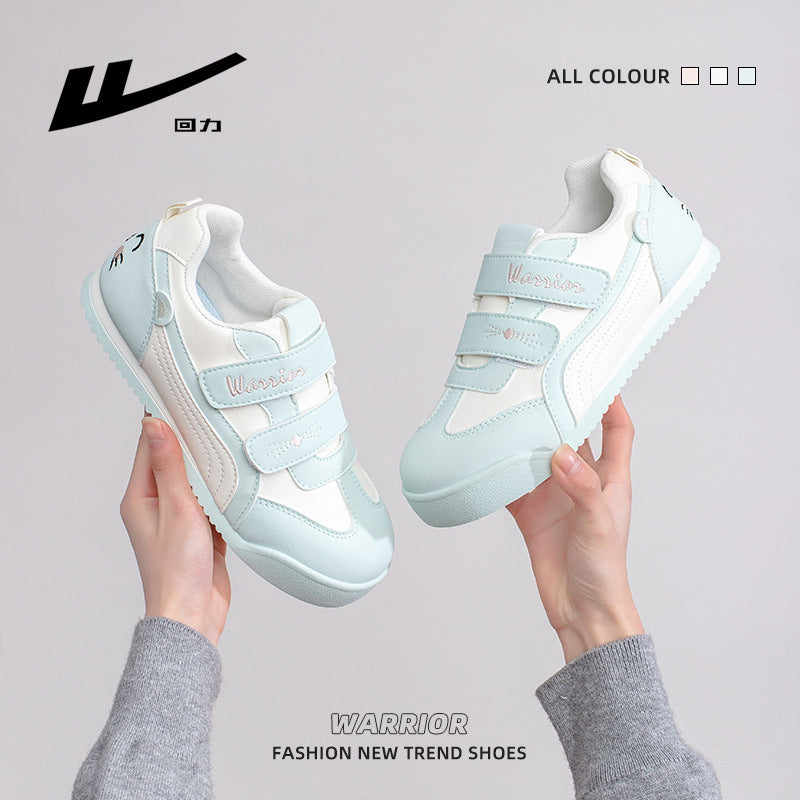 Os novos sapatos simples, versáteis e modernos da Warrior, sapatos casuais confortáveis com blocos de cor e alto valor estético, sapatos femininos simples de estilo universitário
