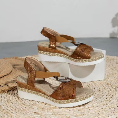Sandálias femininas plus size europeias e americanas da Amazon WISH, decoração com fivela metálica, salto cunha de corda de cânhamo, sandálias leves com sola e bico de peixe