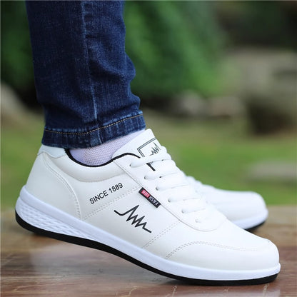 Sapatos masculinos de verão transfronteiriços de 2025, tênis de corrida para estudantes de esportes e lazer, adolescentes masculinos, meninos, seguro de trabalho, sapatos de tabuleiro masculinos