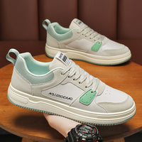 Sapatos masculinos de verão, novos sapatos de lona respiráveis, ténis brancos versáteis ao estilo coreano, ténis de sola grossa, ténis casuais, sapatos de praia