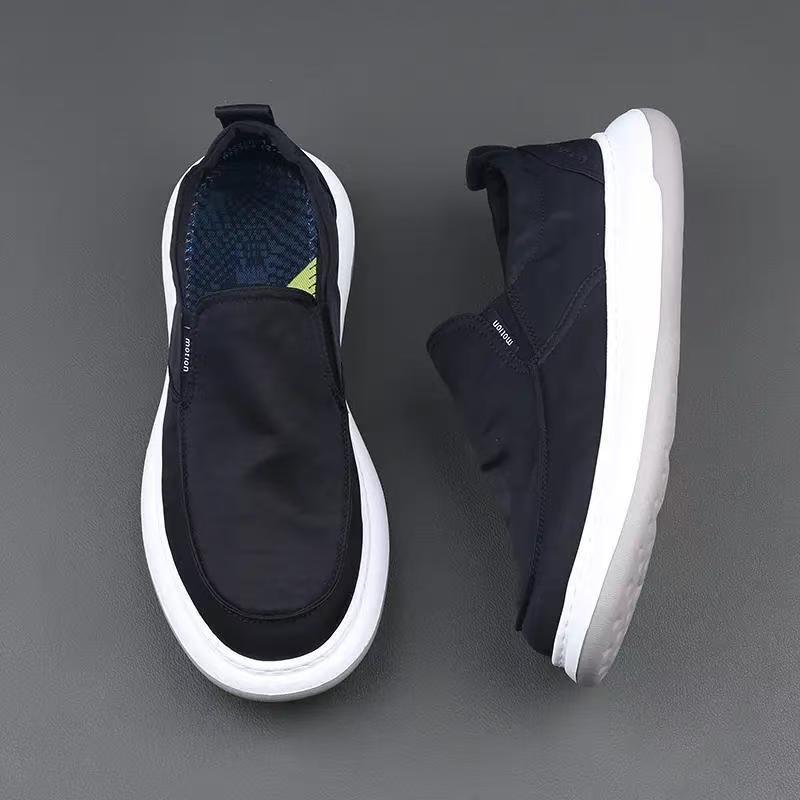 Sapatos de Homem 2025 Outono Novos de Lona de Sola Grossa Sapatos Casuais de Tecido Masculino Confortáveis Calçados de Tecido Preguiçosos Versáteis Versáteis
