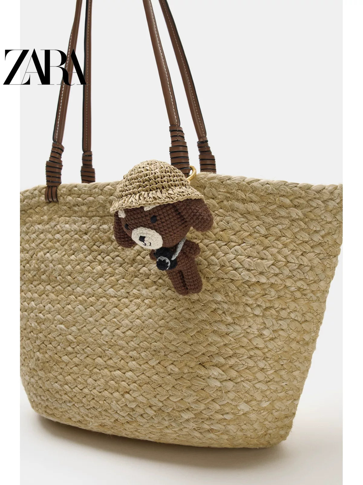 Bolsa feminina ZARA, lançamento da coleção verão 2026, com pingente de animal e porta-chaves (código: 6687710 700).