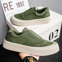 Sapatos Casuais Masculinos 2025 Novos Sapatos Slip-On de um pé, Sapatos de Tábua Respiráveis com Superfície de Tecido, Sapatos Modernos Versáteis de Lona de Sola Macia para Homens