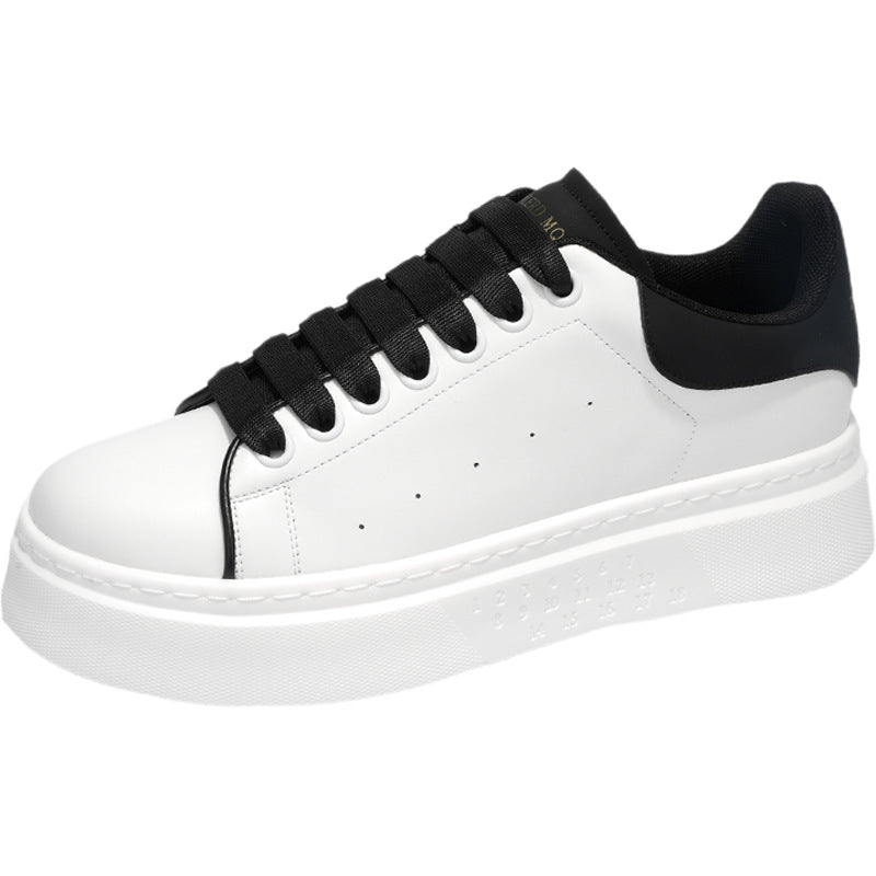 Ténis brancos Maikun para homens, sapatos de prancha respiráveis de outono, sapatos casuais para homens que aumentam a altura, sapatos desportivos modernos e versáteis e em alta para homens