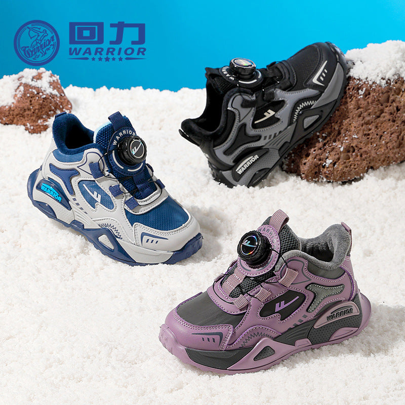 Os novos sapatos desportivos de lã forrados em couro com blocos de cor da Warrior, sapatos casuais confortáveis para o exterior de alta estética, sapatos infantis de algodão da moda e versáteis