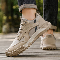 Sapatos masculinos de sola espessa outono 2025, antiderrapantes e resistentes ao uso, sapatos de proteção para obras de obra, sapatos desportivos para atividades ao ar livre masculinos