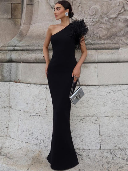 O novo vestido da Amazon é elegante e nobre, vestido de noite comprido ajustado e ajustado em penas com ombros descobertos, de cor sólida e magro, para mulheres