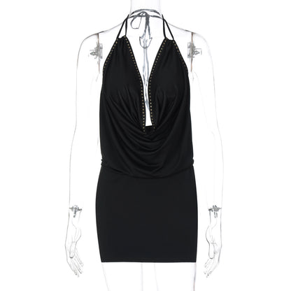 Verão 2026 Novo Vestido Sexy em V Profundo Rebitado, Estilo de Rua, com Cintura Nua, Estilo Halter com Envolvimento nas Ancas para Mulheres