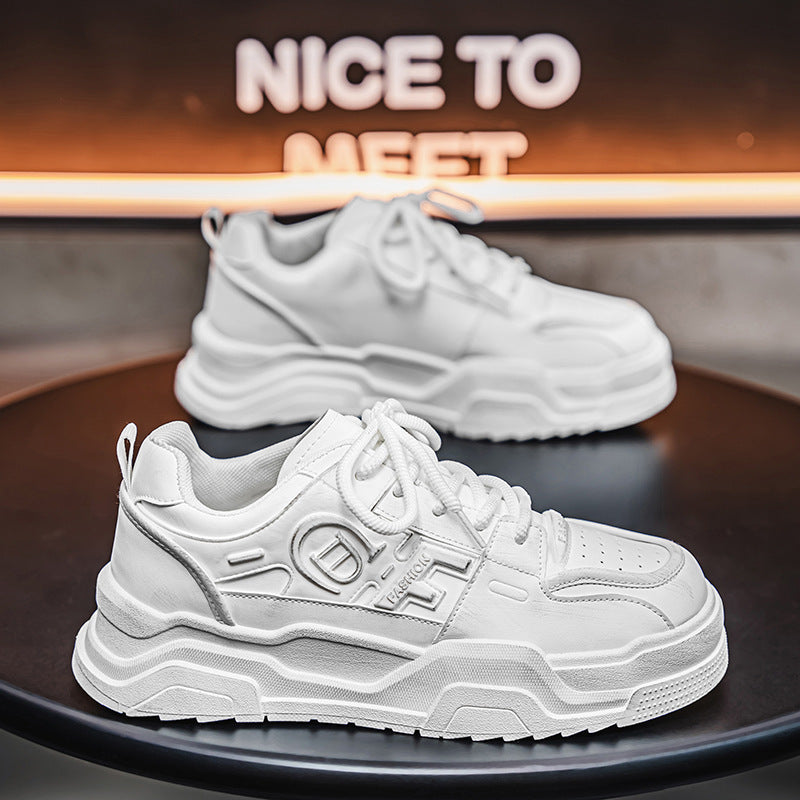 Sapatos de primavera para homem, novos sapatos brancos respiráveis, sapatos desportivos da moda, versáteis de sola grossa que aumentam a altura, ténis casuais, sapatos modernos